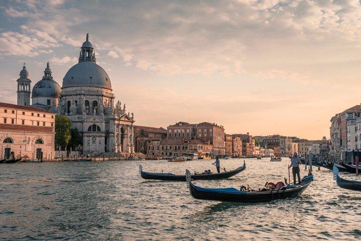 Grand Canal Gondola Ride with Storytelling & Gondola Gallery™