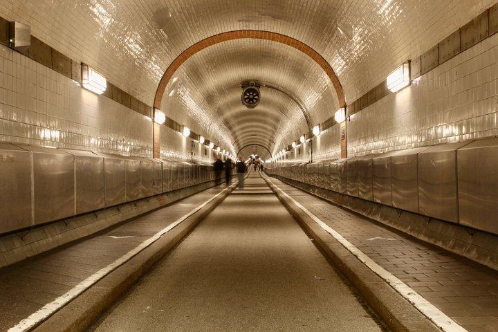 Hamburg Self-Guided City Walking Tour & Scavenger Hunt