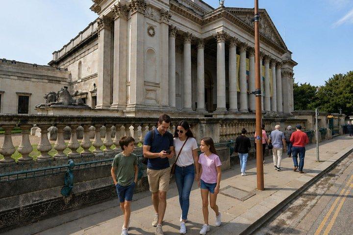 Cambridge Scavenger Hunt & Highlights Self-Guided Walking Tour