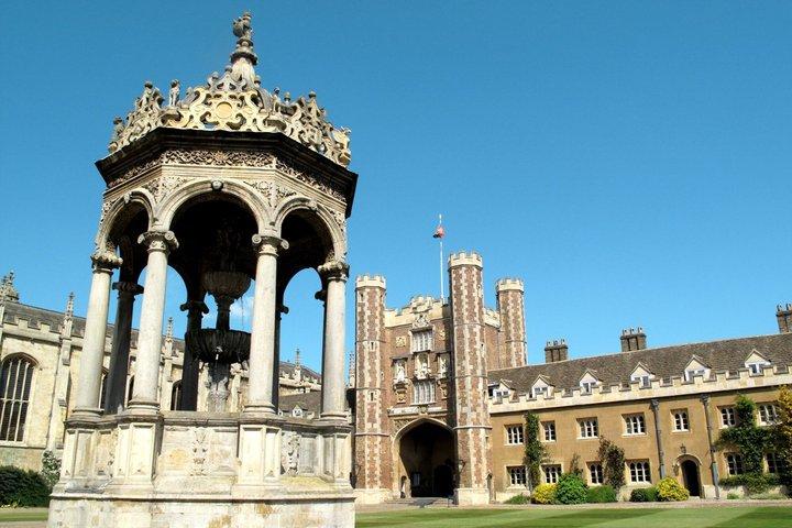 Cambridge Scavenger Hunt & Highlights Self-Guided Walking Tour