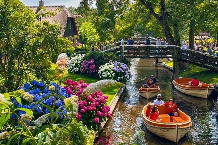 From Amsterdam to Giethoorn Day Trip & Guided Canal Cruise