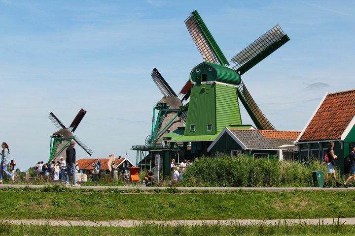 Private 4–5h Electric Car Tour: Zaanse Schans + Choice of Village