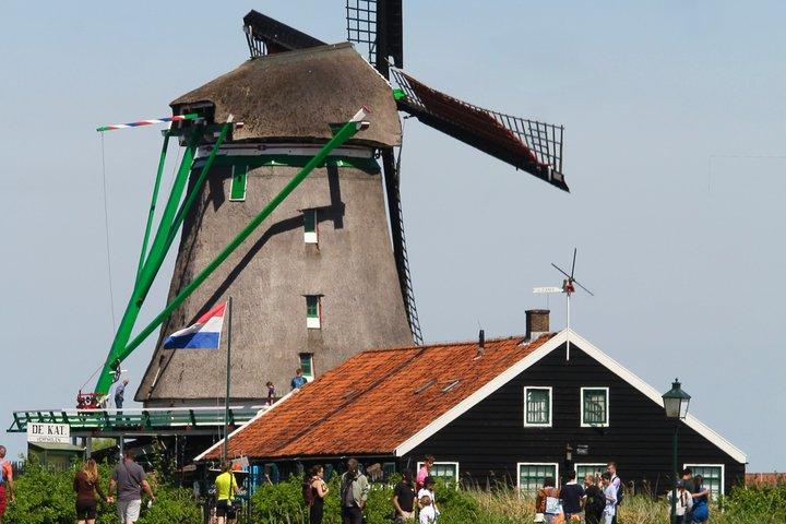 Private 4–5h Electric Car Tour: Zaanse Schans + Choice of Village