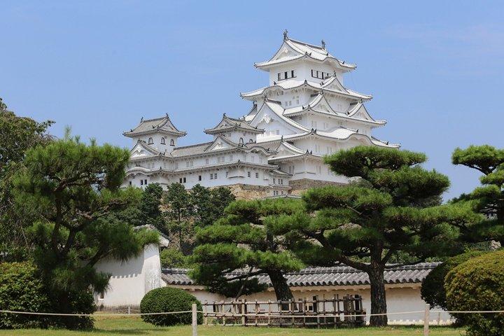 Himeji Castle and Akashi Kaikyo Bridge Walking Tour from Osaka